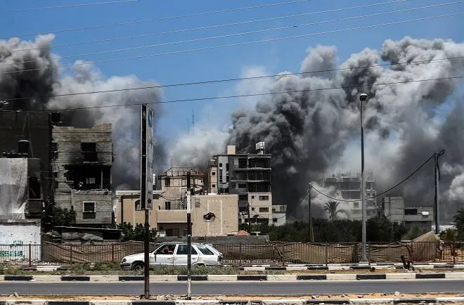 شهيدان ومصابون في قصف إسرائيلي استهدف مركبة غرب خان يونس